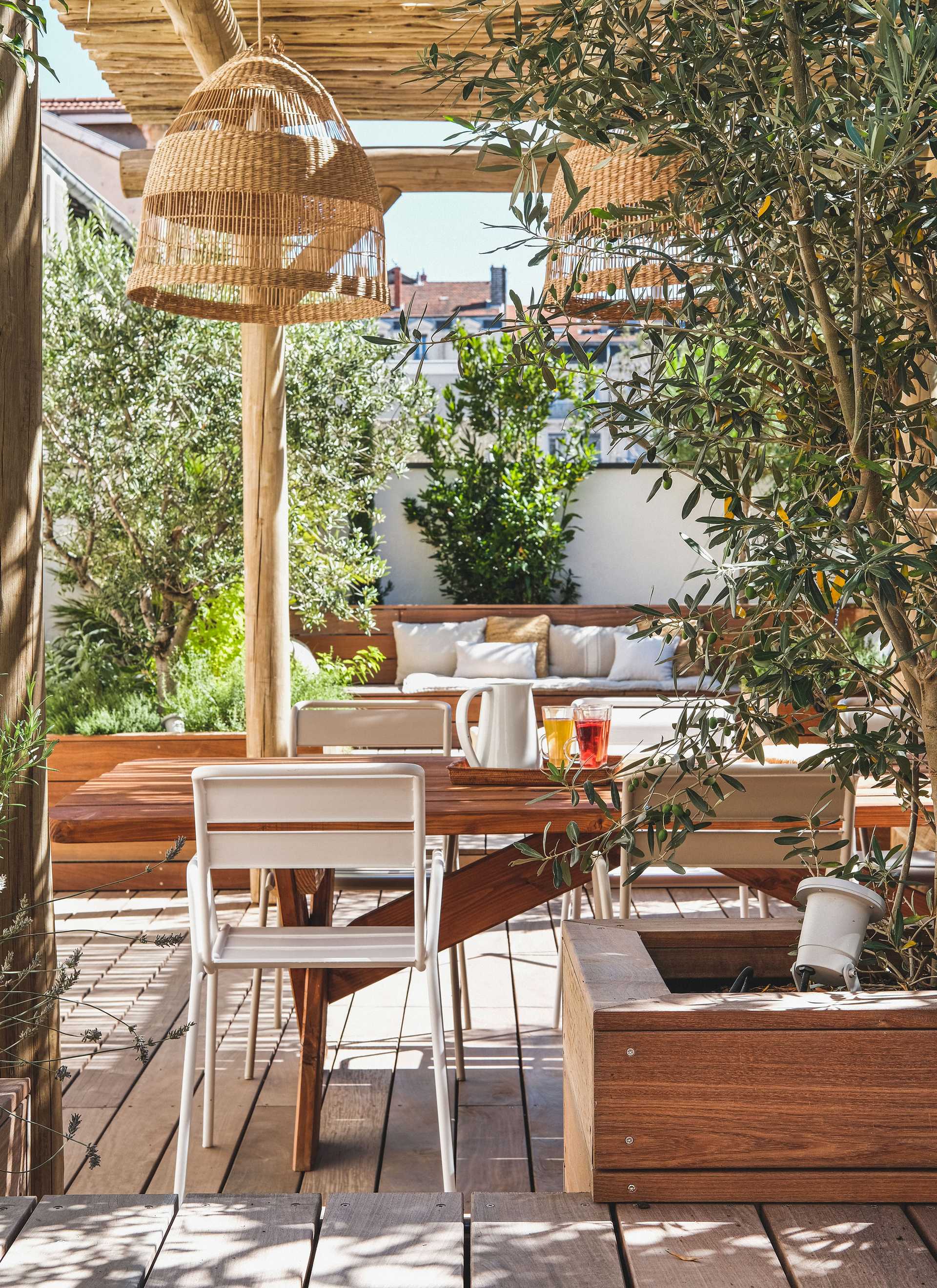 Wooden terrace designed by a landscape gardener in Montpellier